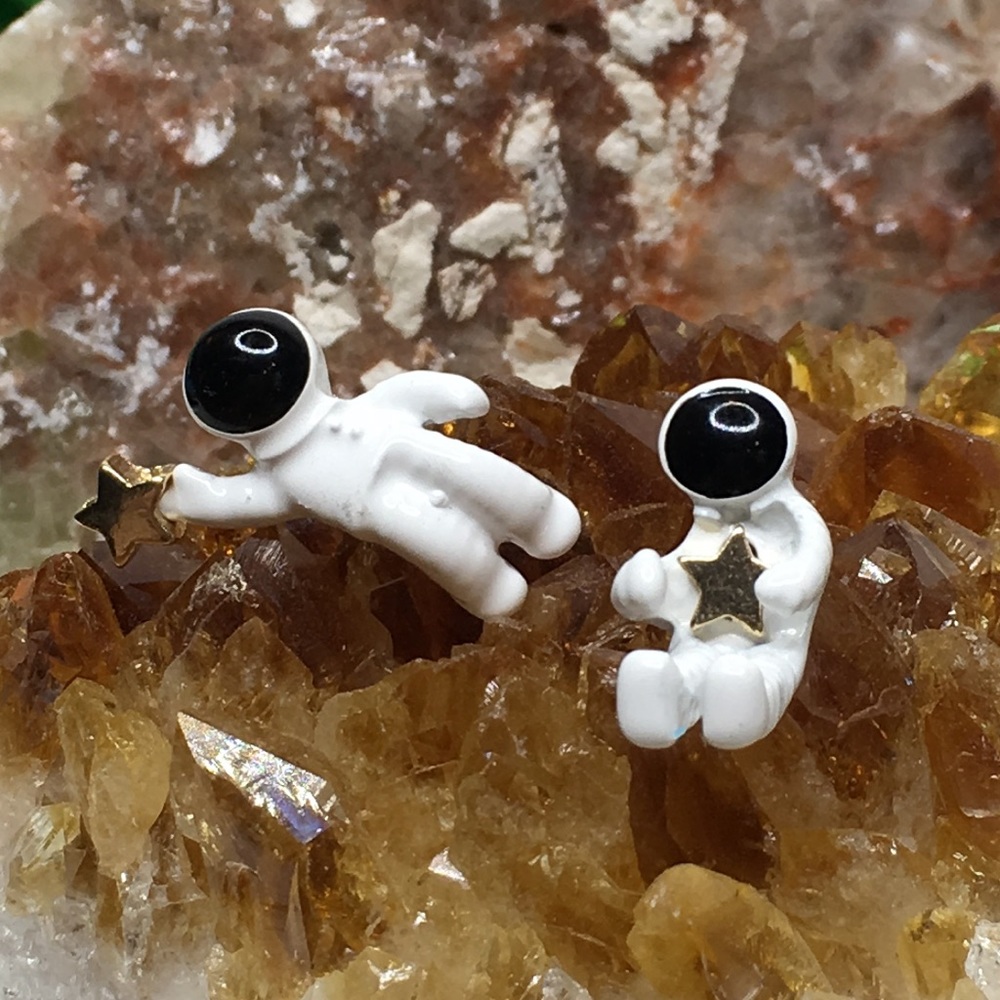 Astronaut Earrings - Picture 9 of 12